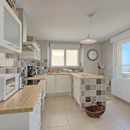 Les Embruns By Interhome